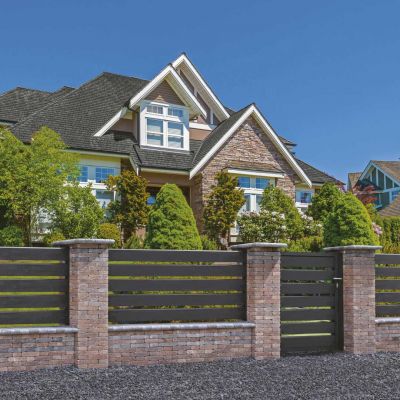 Téglakő kerítés pillér