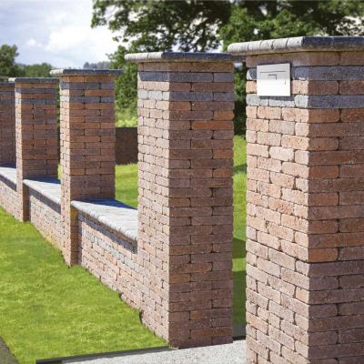 Téglakő kerítés pillér