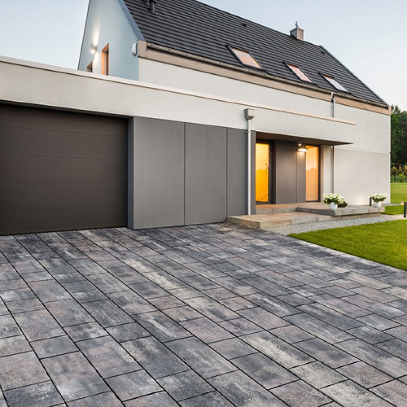 Barabás Fuerte térkő viharfelhő